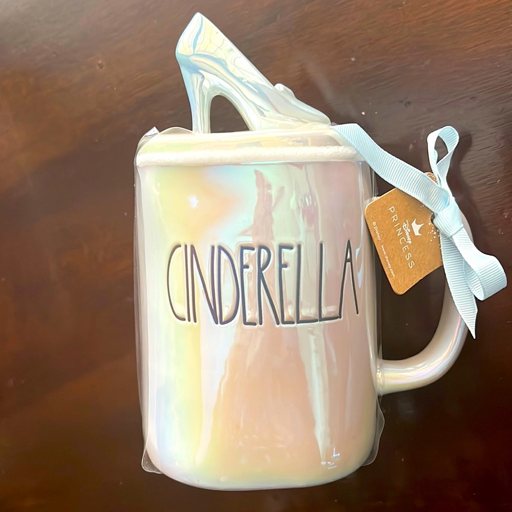 NEW- Rae Dunn x Disney Princess- Cinderella mug w/lid